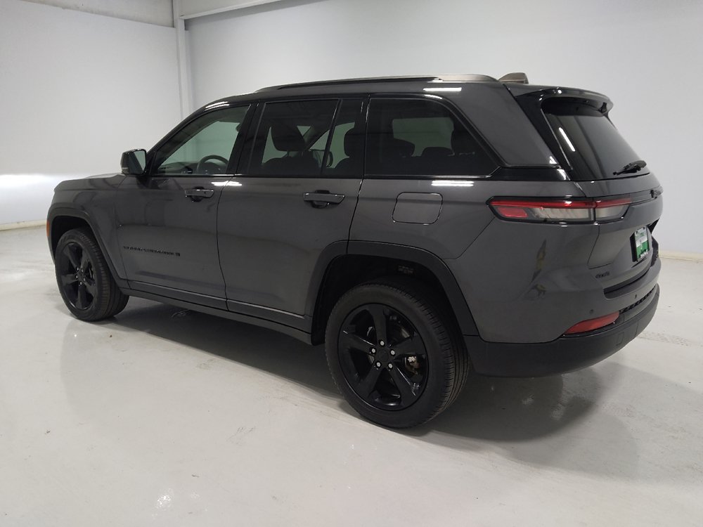 Used 2023 Jeep Grand Cherokee Limited w/ Black Appearance Package AWD/4WD image 3