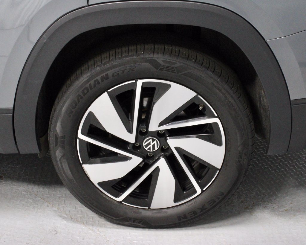Used 2025 Volkswagen Atlas SE AWD/4WD image 19
