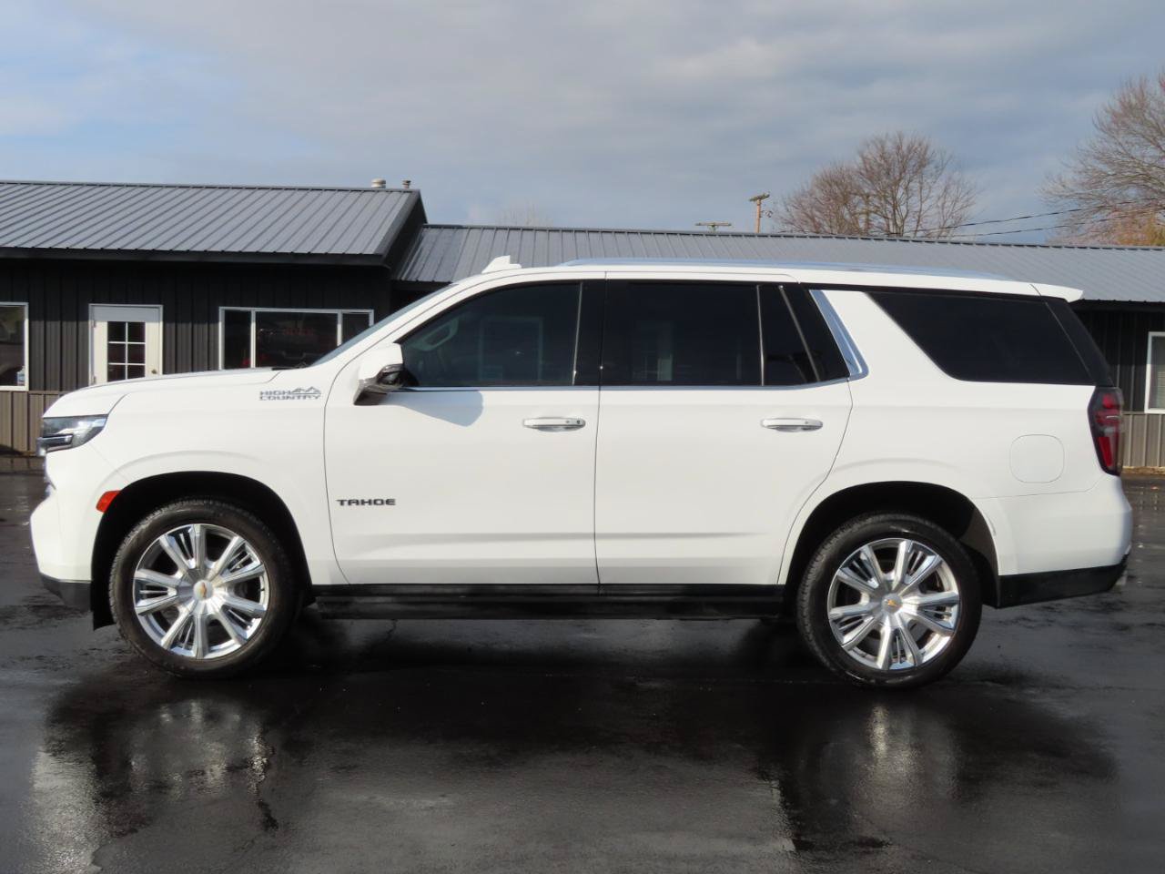 Used 2021 Chevrolet Tahoe High Country w/ Premium Package AWD/4WD image 3