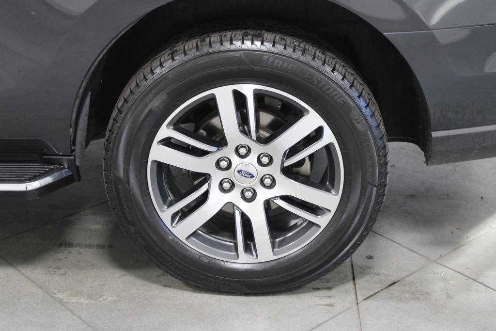 Used 2023 Ford Expedition XLT image 18