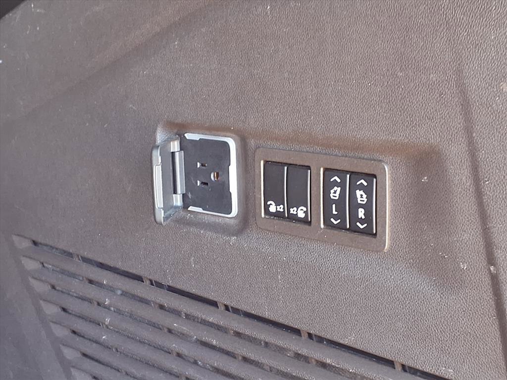 Used 2021 GMC Yukon XL Denali image 7