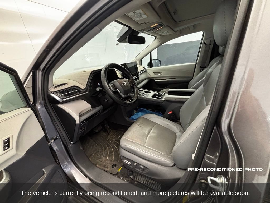 Used 2021 Toyota Sienna Limited FWD image 15