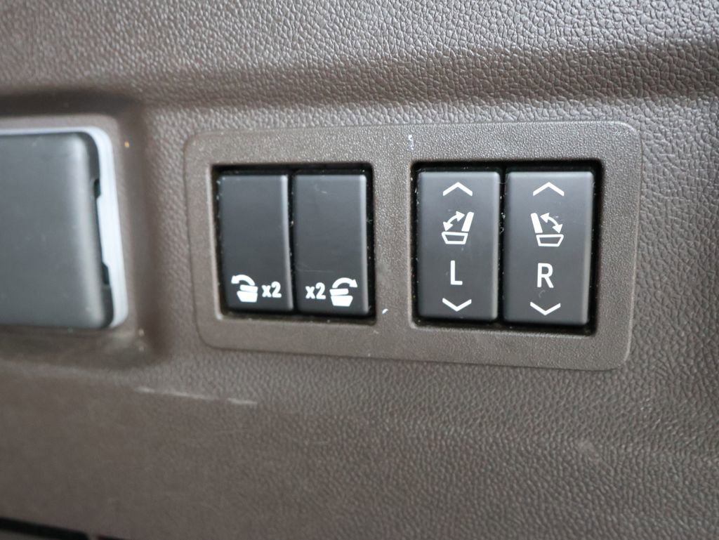Used 2023 GMC Yukon SLT w/ SLT Premium Package AWD/4WD image 35