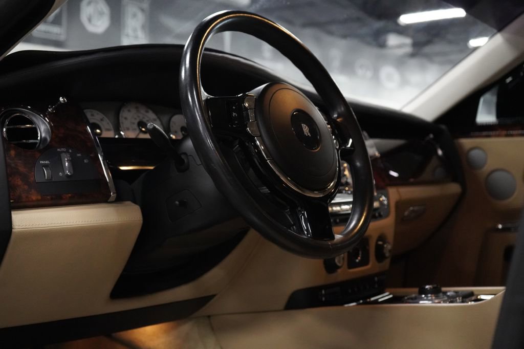 Used 2010 Rolls-Royce Ghost RWD image 12