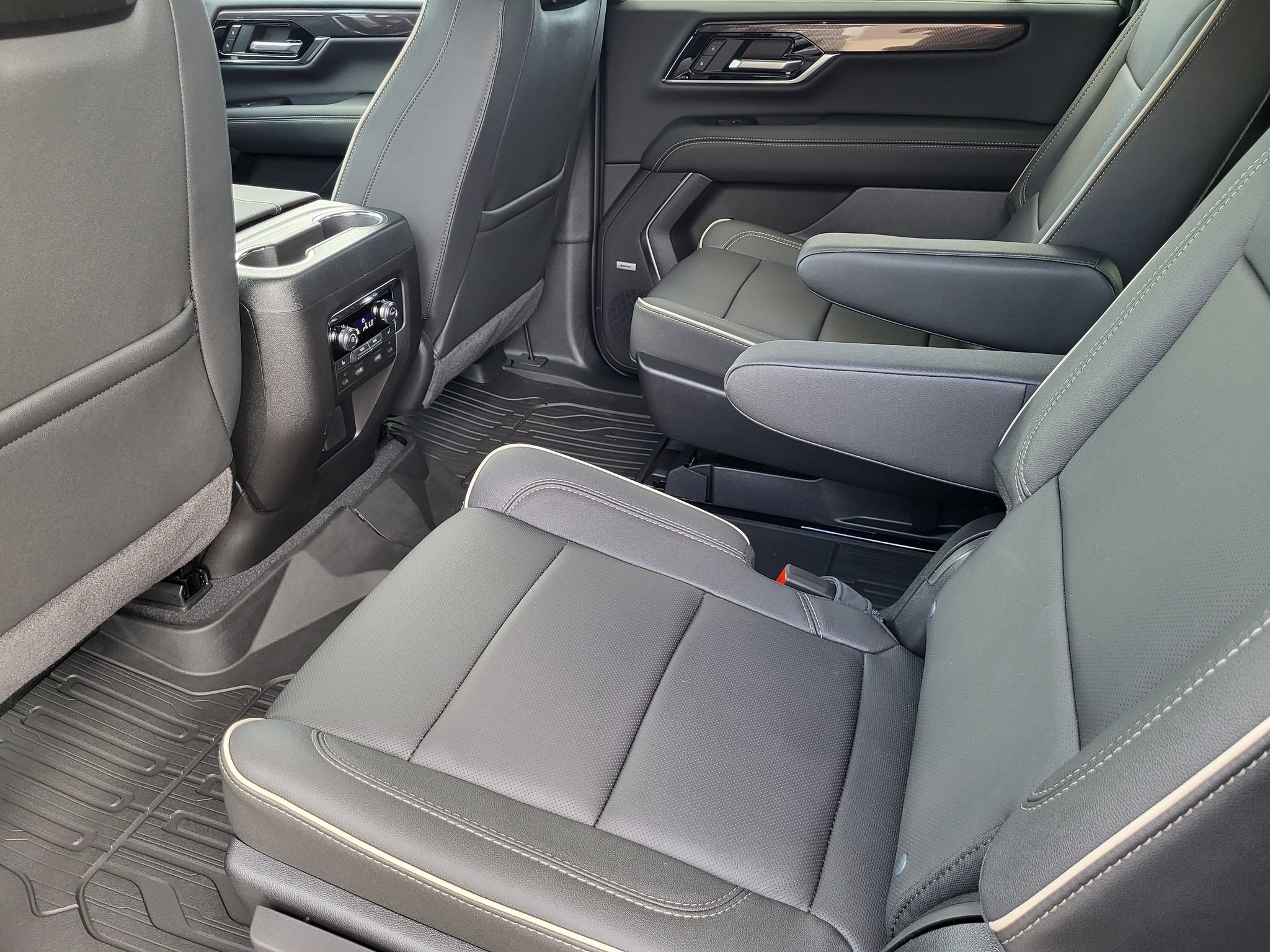 New 2026 GMC Yukon XL Elevation w/ Elevation Premium Package AWD/4WD image 11