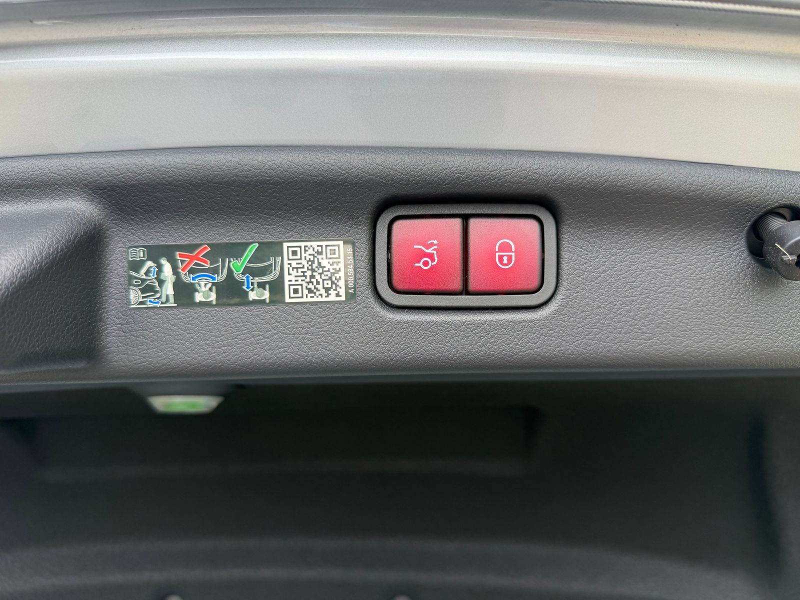 Certified 2023 Mercedes-Benz C 300 4MATIC Sedan image 17
