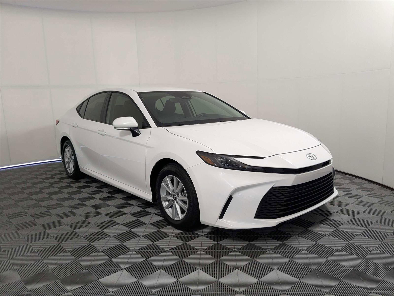 Used 2026 Toyota Camry LE w/ Convenience Package FWD image 3