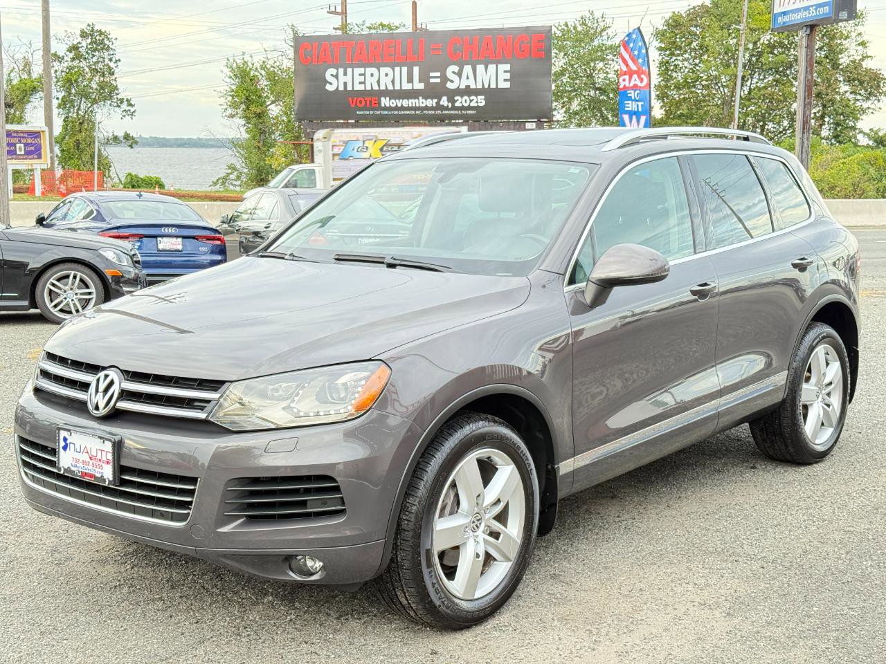 Used 2012 Volkswagen Touareg VR6 image 8