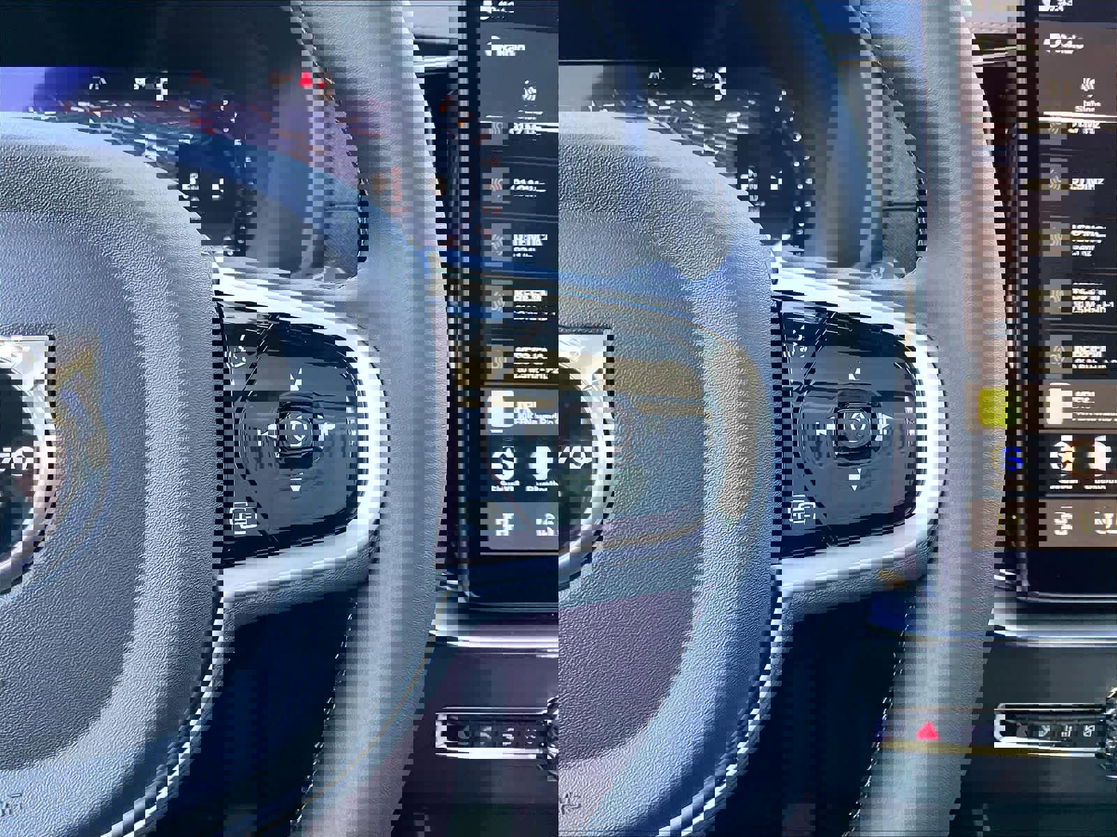 New 2026 Volvo XC90 B6 Ultra w/ Protection Package AWD/4WD image 18