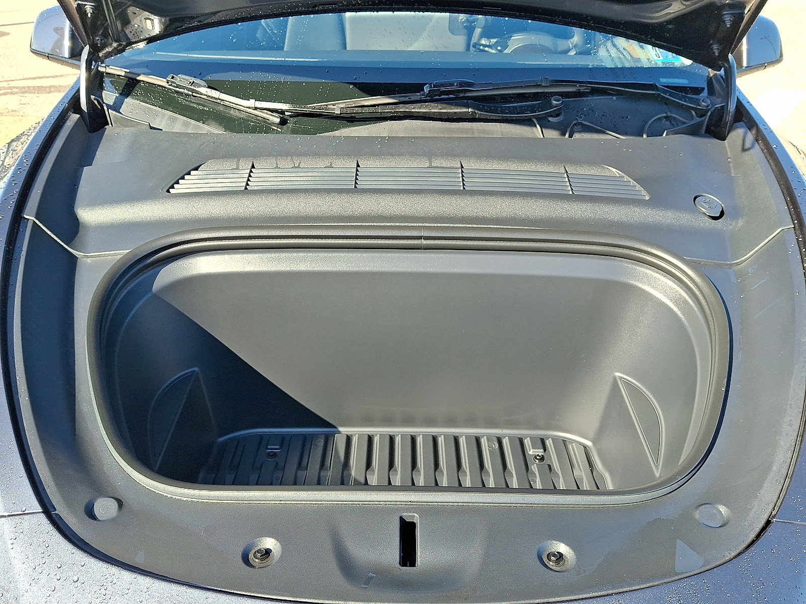 Used 2024 Tesla Model Y Long Range AWD/4WD image 25