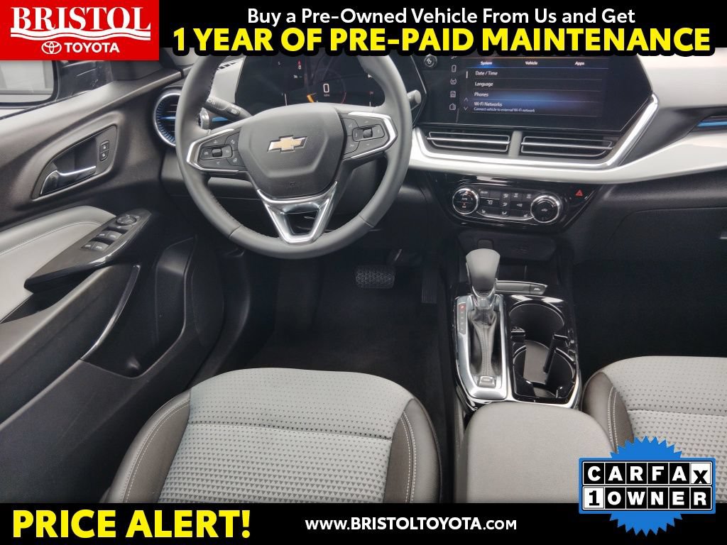 Used 2025 Chevrolet Trax LT w/ LT Convenience Package FWD image 18