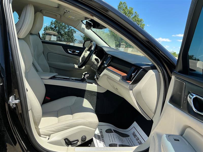 Used 2019 Volvo S60 T5 Momentum w/ Multimedia Package FWD image 36