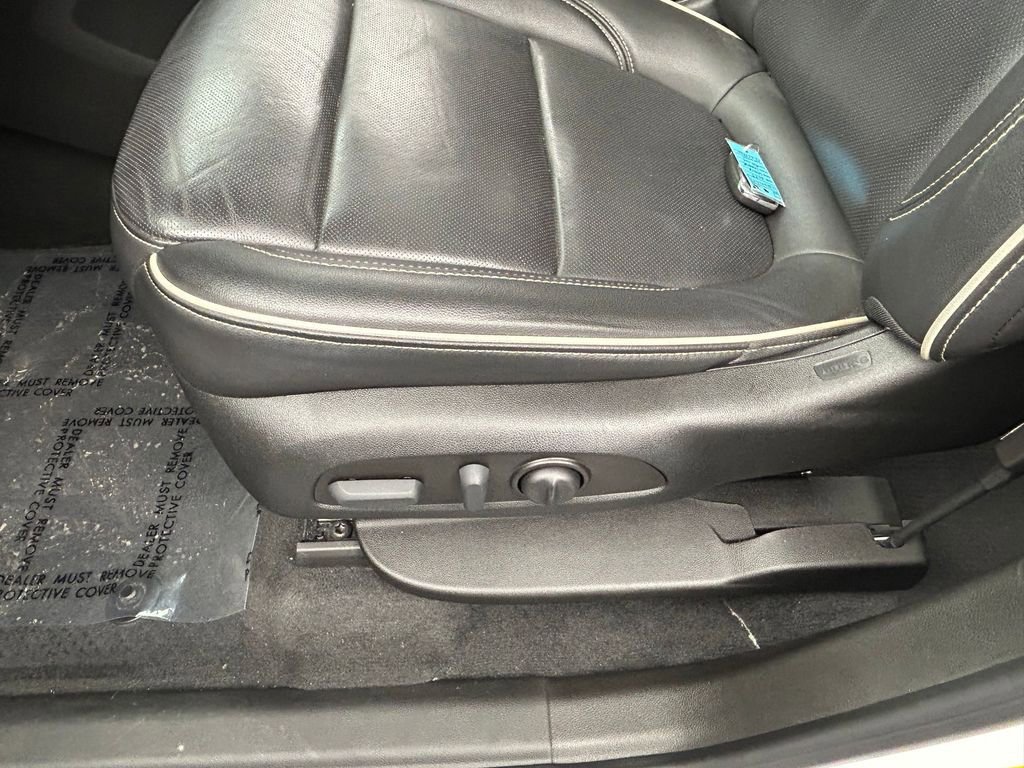 Used 2023 Chevrolet Traverse Premier w/ Redline Edition image 11