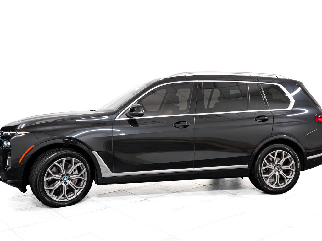 Used 2024 BMW X7 xDrive40i w/ Parking Assistance Package AWD/4WD image 4