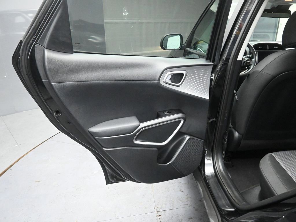Used 2025 Kia Soul LX w/ LX Technology Package image 24