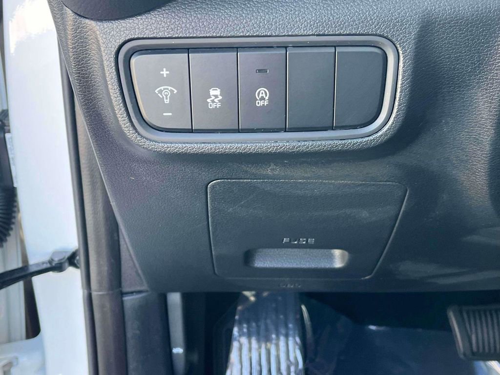 Certified 2025 Kia Soul LX w/ LX Technology Package image 16