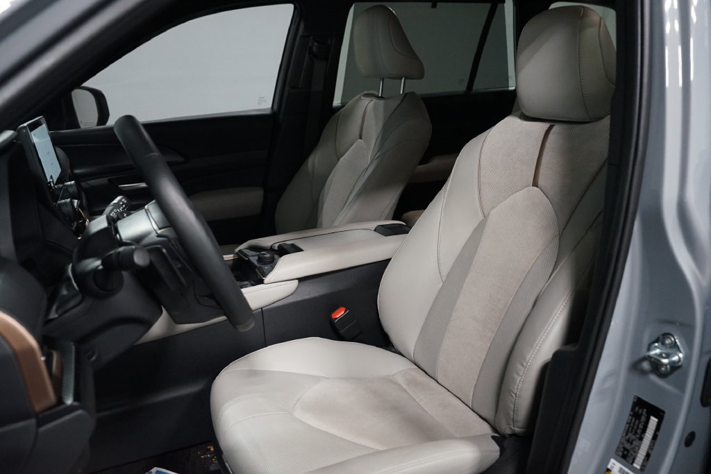 Used 2026 Toyota Grand Highlander AWD Hybrid image 6