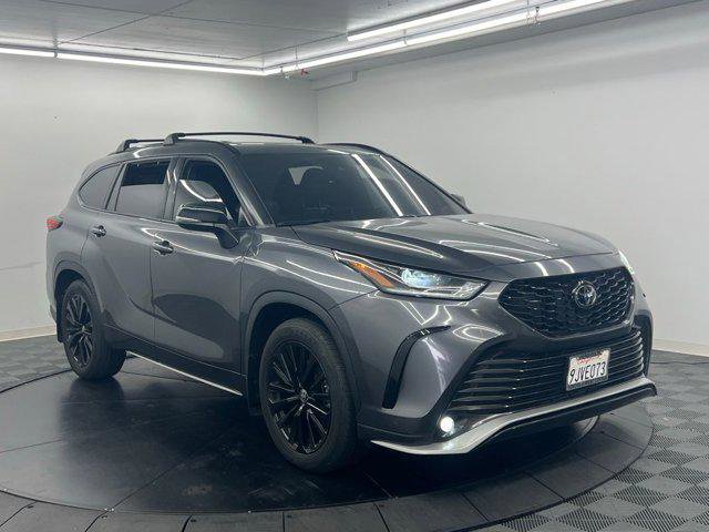 Certified 2023 Toyota Highlander XSE image 2