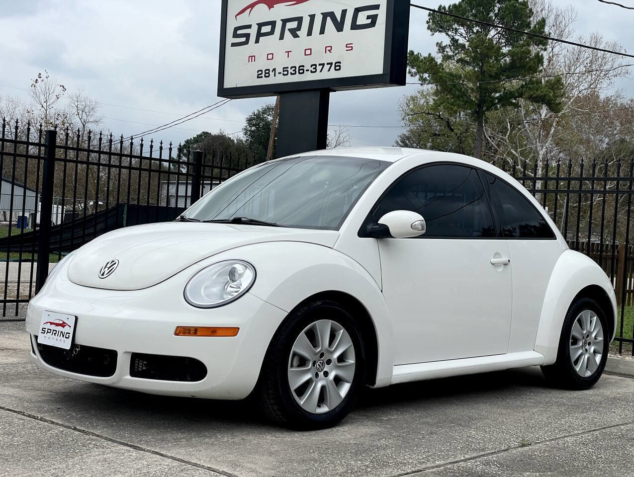 Used 2009 Volkswagen Beetle Base 2dr Coupe 5M image 5