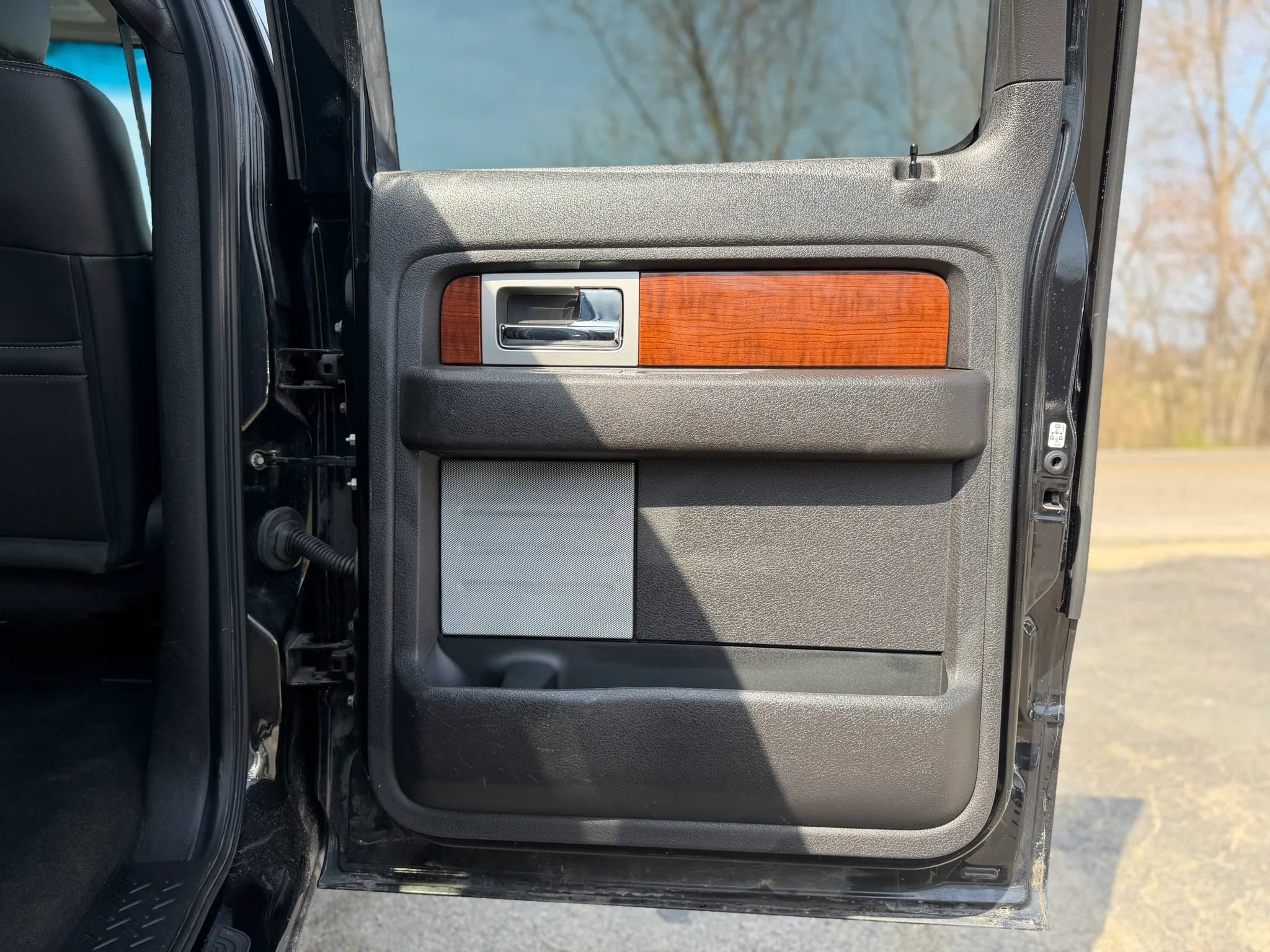 Used 2010 Ford F150 Lariat image 33