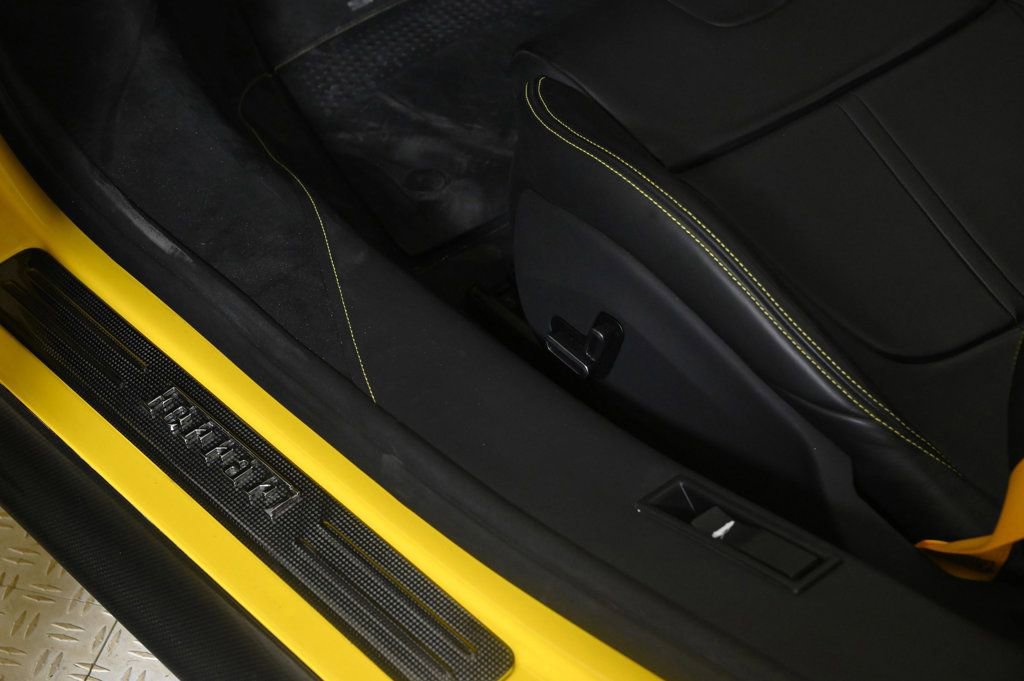 Used 2022 Ferrari SF90 Spider Base image 25