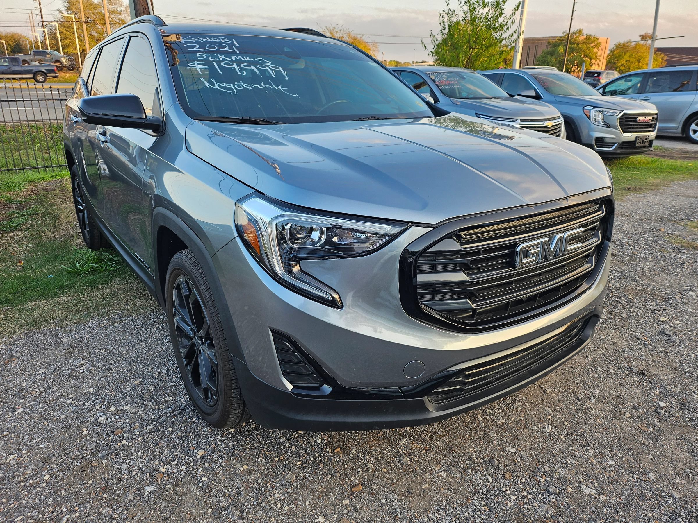 Used 2021 GMC Terrain SLE w/ Driver Convenience Package FWD image 3