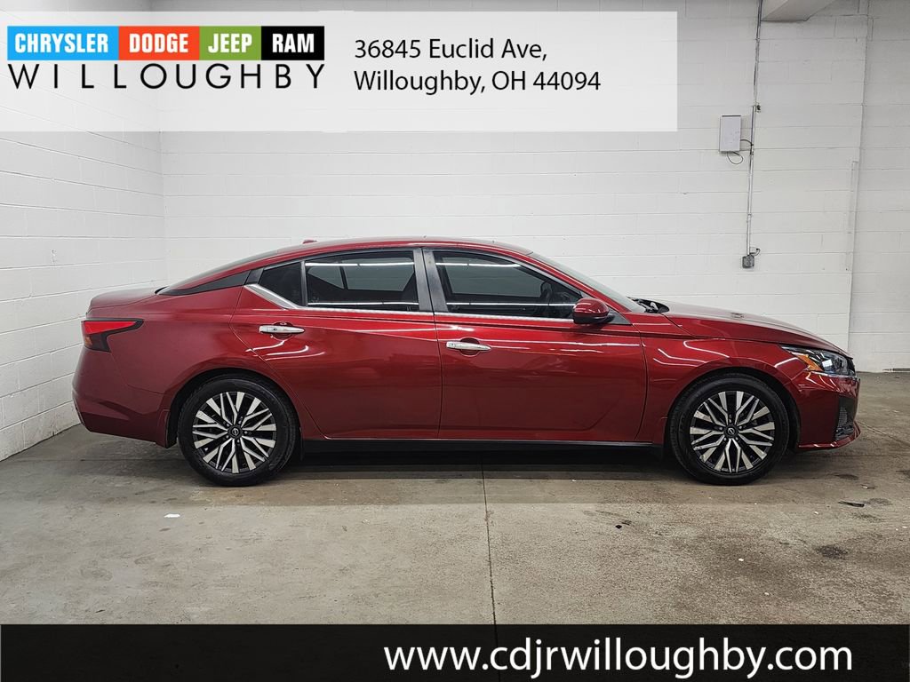 Used 2023 Nissan Altima 2.5 SV w/ SV Premium Package image 4