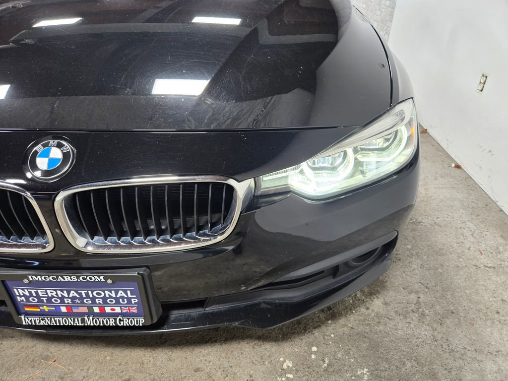 Used 2018 BMW 320i xDrive Sedan w/ Convenience Package image 6