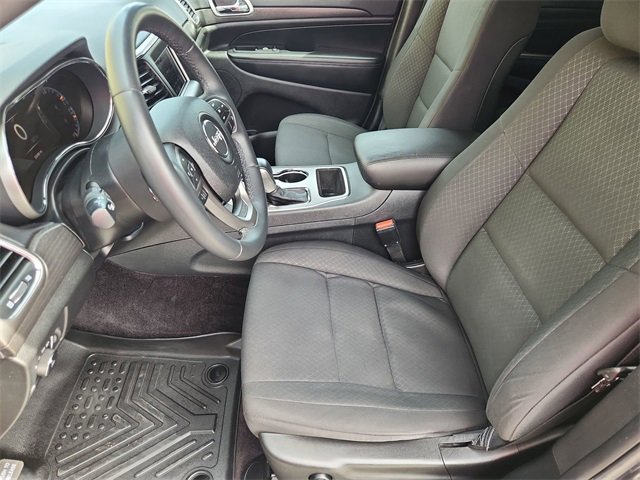 Used 2018 Jeep Grand Cherokee Laredo image 18