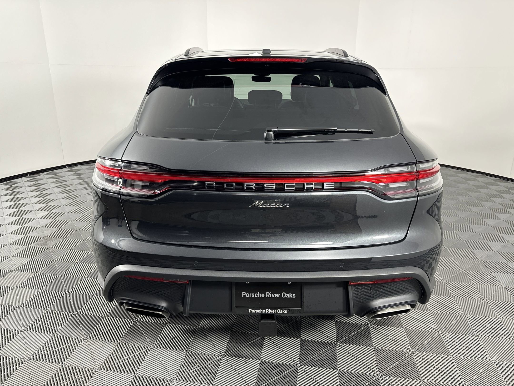 Certified 2025 Porsche Macan image 6