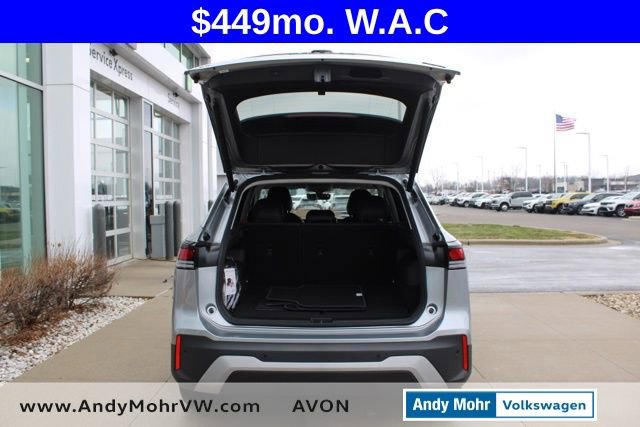 Used 2025 Volkswagen Tiguan SE AWD/4WD image 9