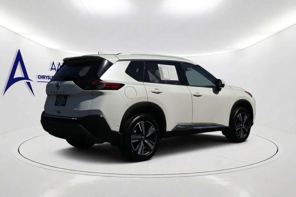 Used 2023 Nissan Rogue SL w/ SL Premium Package FWD image 4