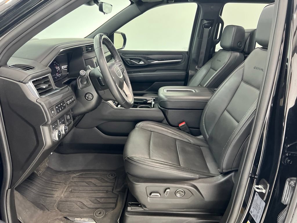 Used 2024 GMC Yukon Denali w/ Advanced Technology Package AWD/4WD image 18