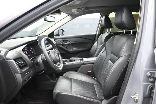 Used 2024 Nissan Rogue Platinum FWD image 6