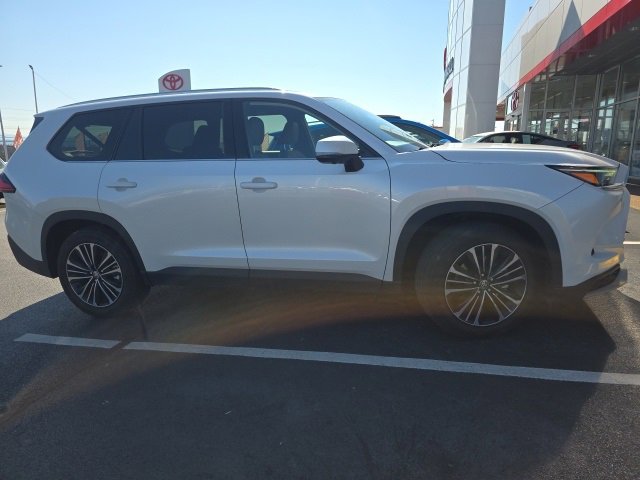 Used 2024 Toyota Grand Highlander AWD Hybrid image 14