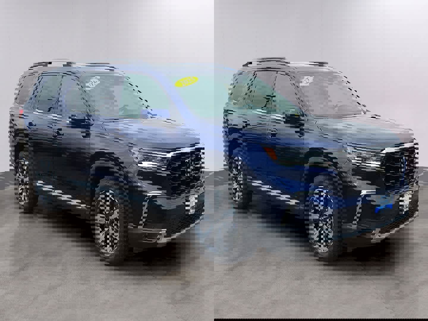 Certified 2025 Honda Pilot Touring image 3