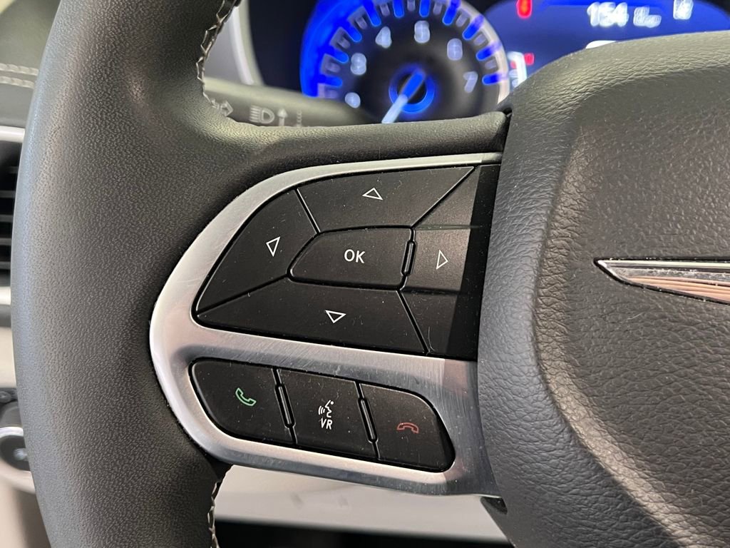 Used 2022 Chrysler Pacifica Touring-L image 24