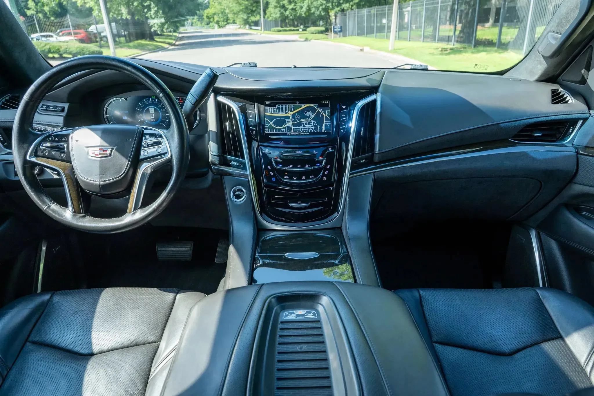 Used 2020 Cadillac Escalade ESV Platinum AWD/4WD image 22
