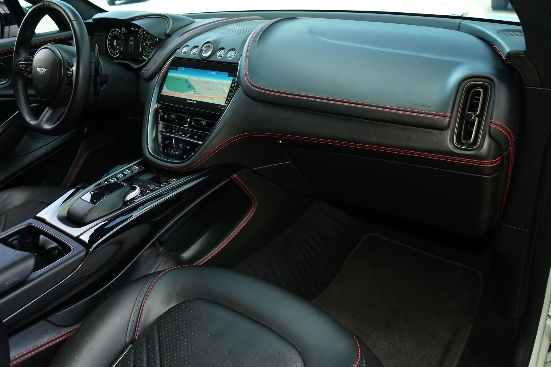 Used 2021 Aston Martin DBX AWD/4WD image 12