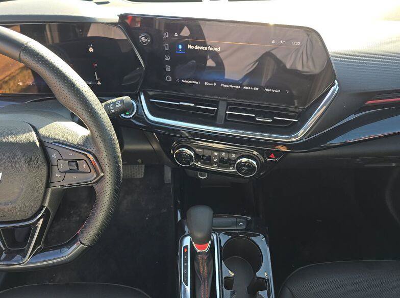 Used 2025 Chevrolet Trax RS w/ Driver Confidence Package FWD image 7