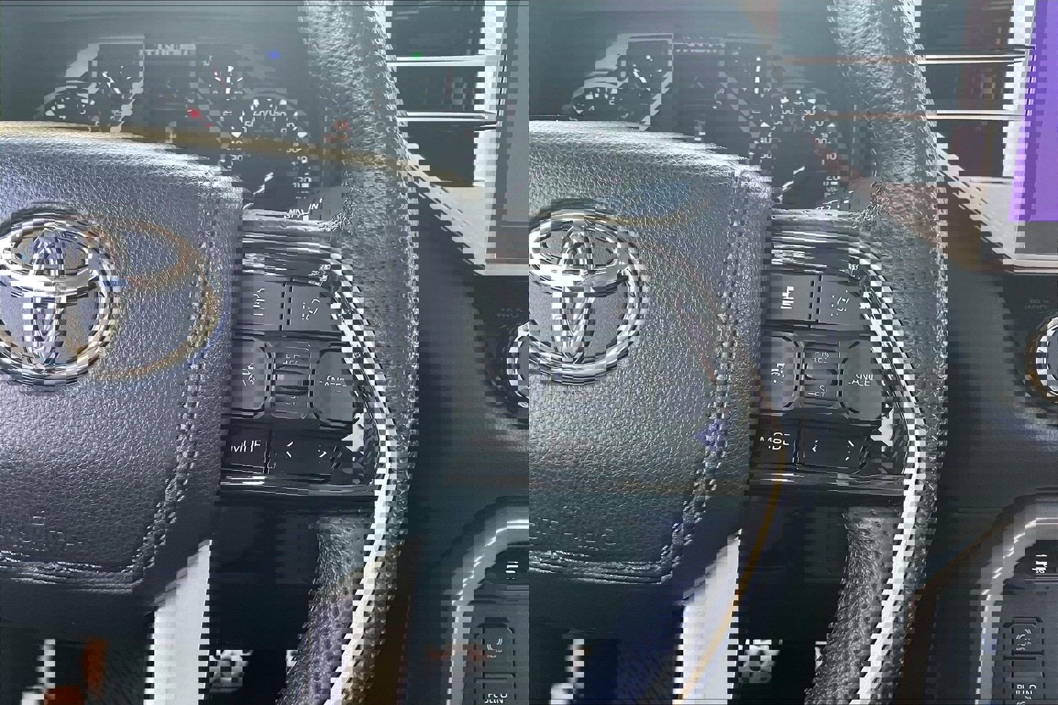 Used 2022 Toyota Tundra Limited image 24