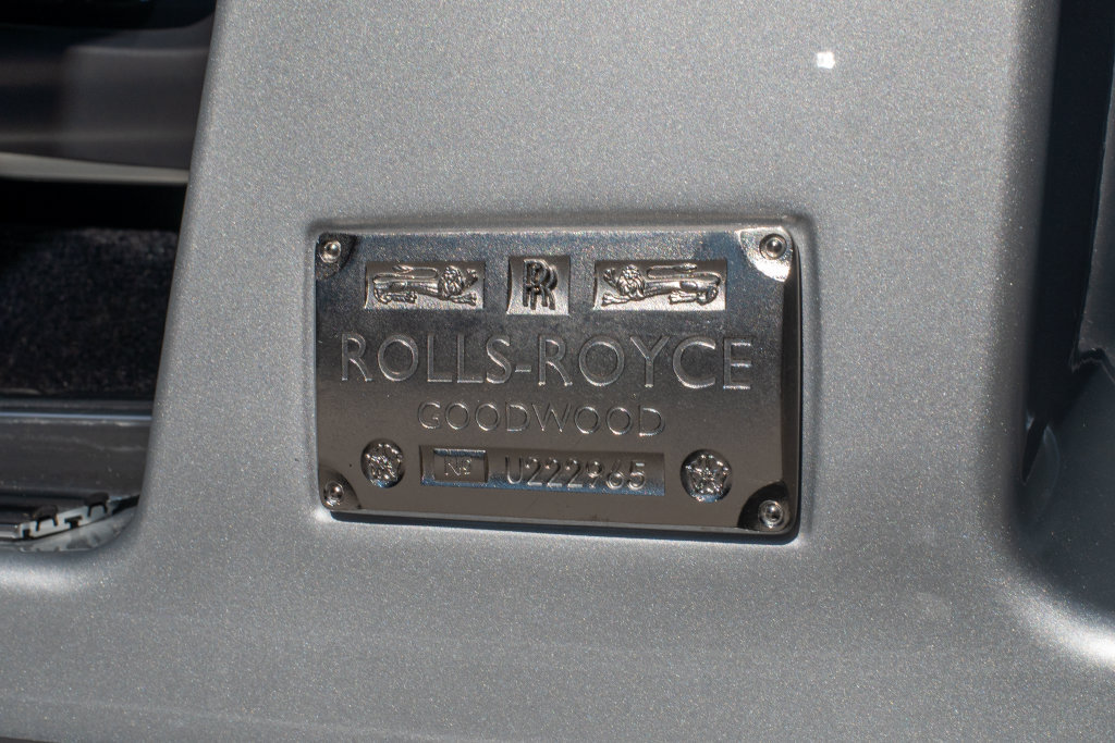 Used 2024 Rolls-Royce Phantom Sedan RWD image 24