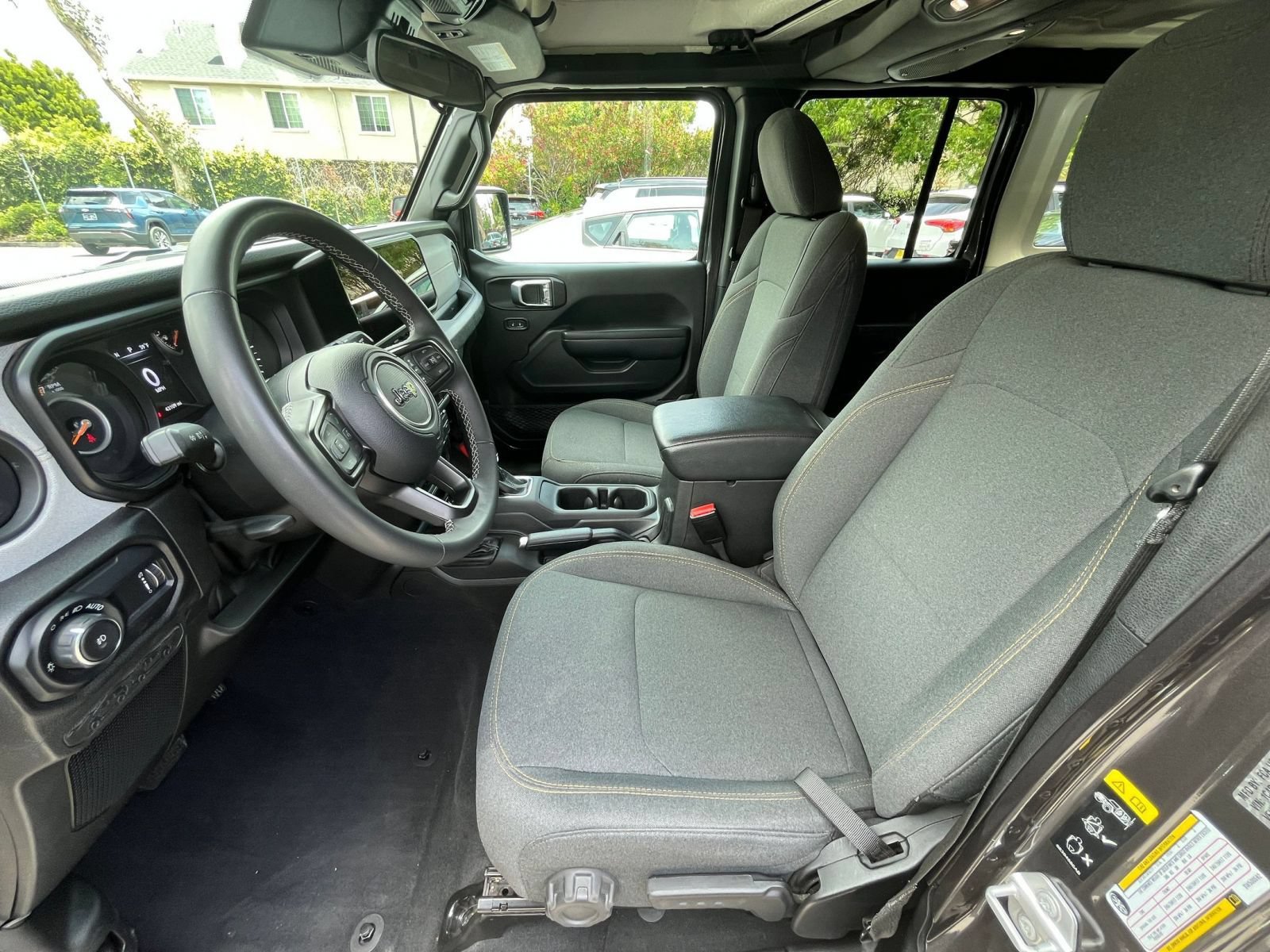 Used 2025 Jeep Wrangler Unlimited Sport AWD/4WD image 25