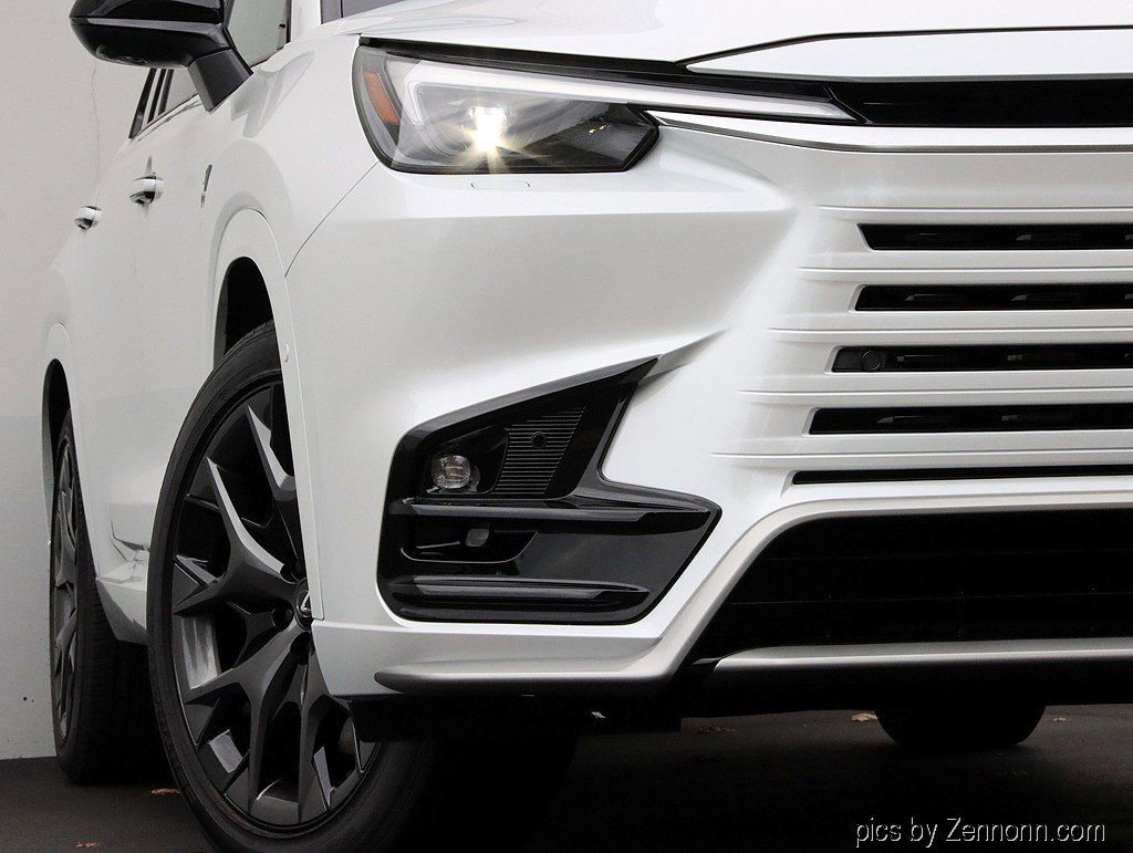 New 2026 Lexus TX 500h AWD image 4