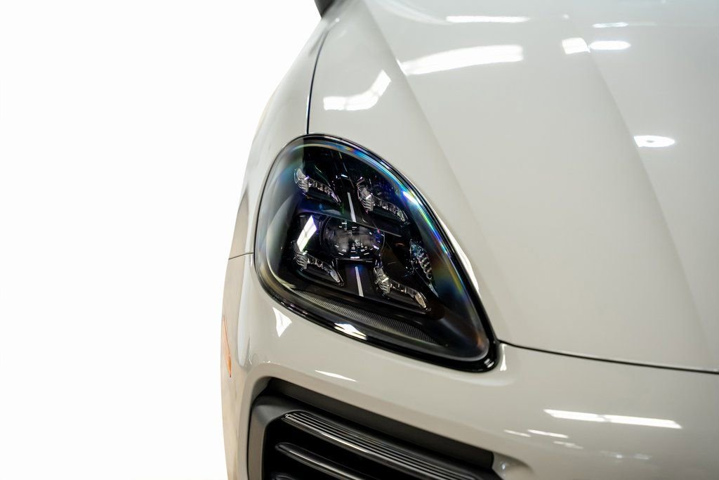 Used 2022 Porsche Cayenne S Platinum AWD/4WD image 3