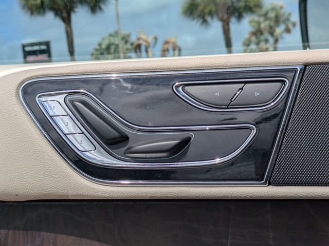 Used 2018 Lincoln Navigator Select image 26
