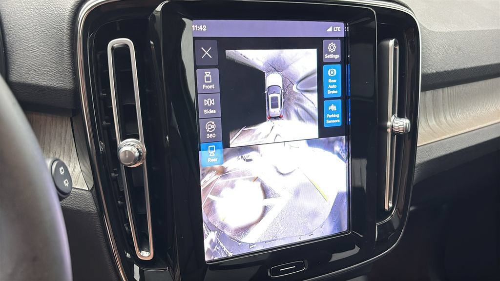 Certified 2024 Volvo XC40 B5 Plus w/ Protection Package Premier AWD/4WD image 23