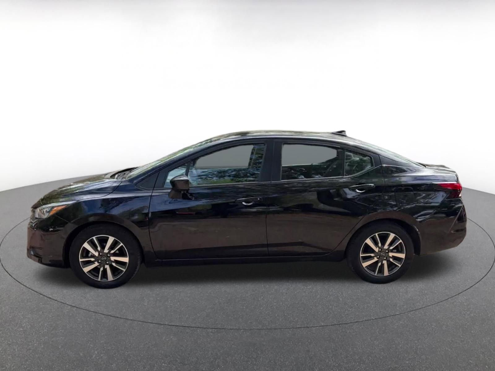 Used 2025 Nissan Versa SV FWD image 9