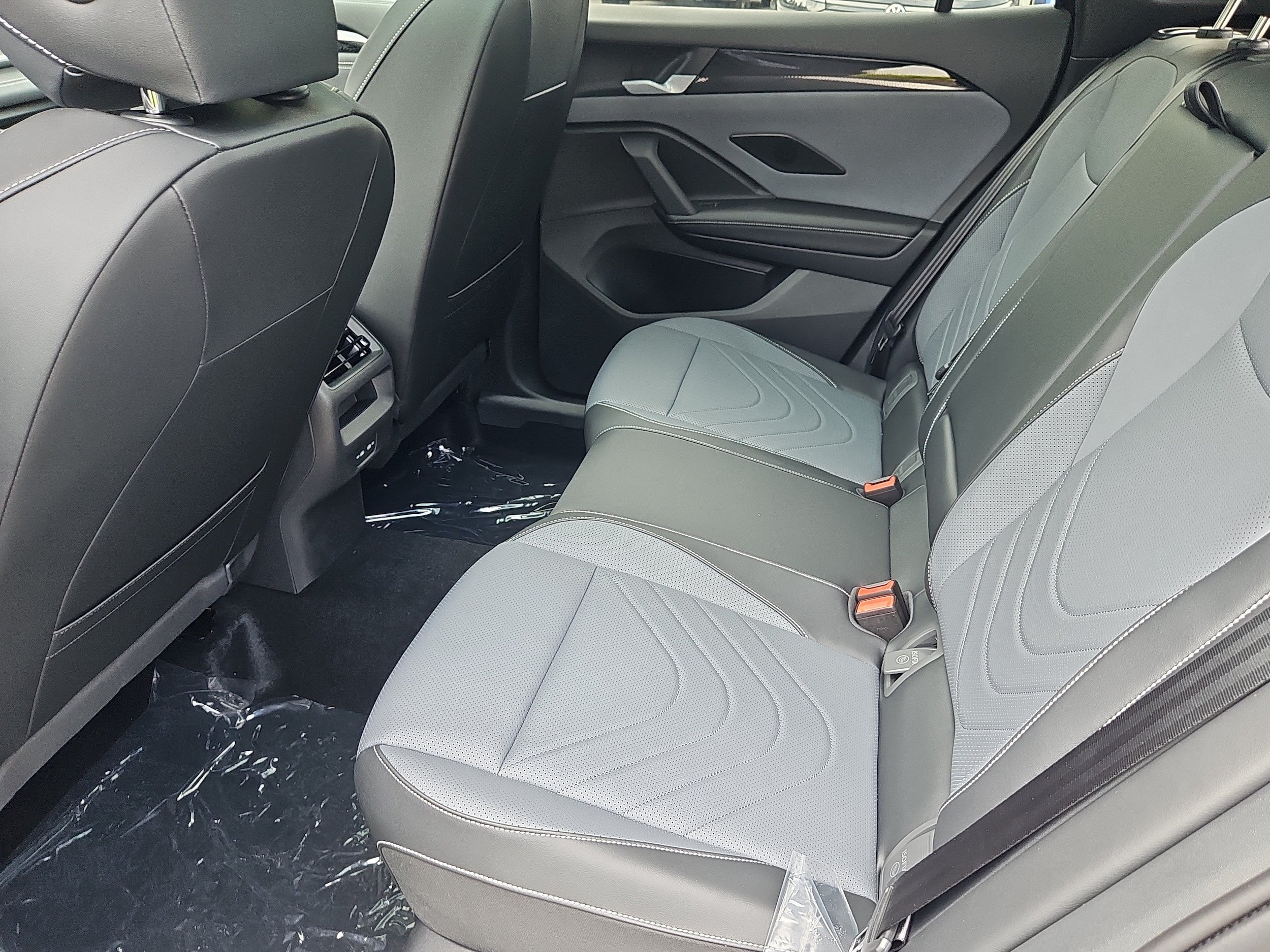 New 2026 Volkswagen Tiguan SE R-Line AWD/4WD image 18