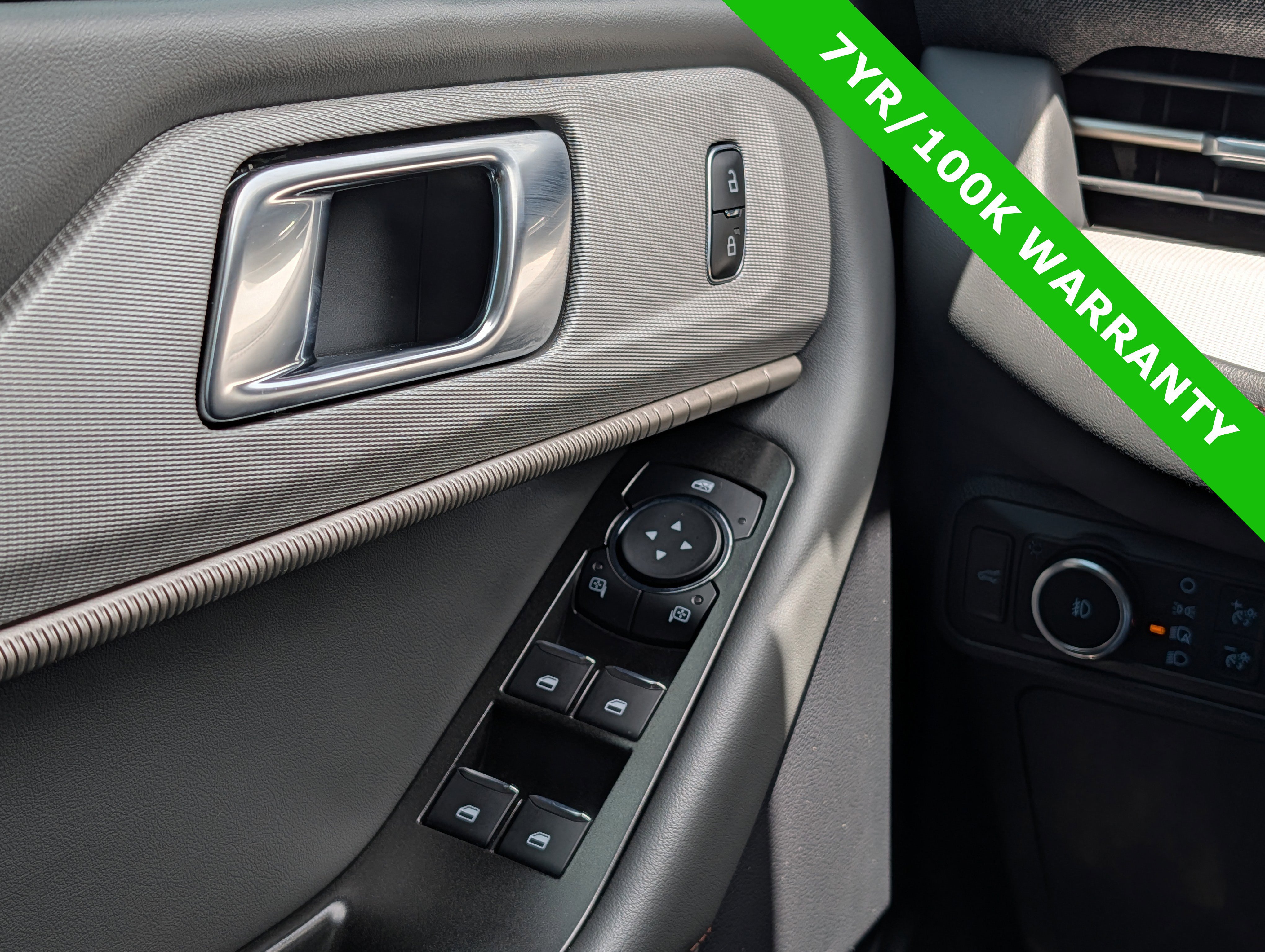 Certified 2025 Ford Explorer Active w/ Active Comfort Package RWD image 24